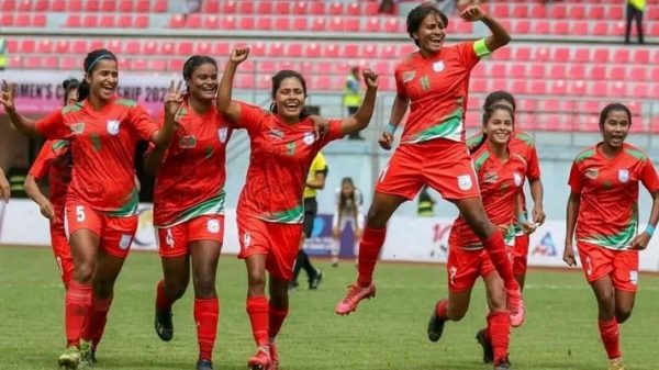 নারী ফুটবল নতুন জাগরণের সুর : চ্যাম্পিয়ন বাংলাদেশের মেয়েরা