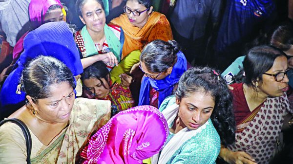 ইডেন কলেজে এবার বহিষ্কৃত ১২ ছাত্রলীগ নেত্রীসহ ১৯ জনের বিরুদ্ধে মামলা