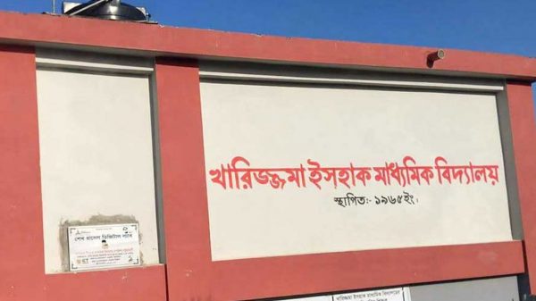 কোমলমতি শিক্ষার্থীদের এভাবে বহিষ্কারের ক্ষুদ্ধ বিবেকবান ব্যক্তিরা