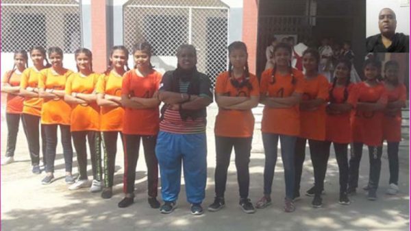 ছাত্রীদের খেলতে না দেওয়ায় চুল কেটে প্রতিবাদ