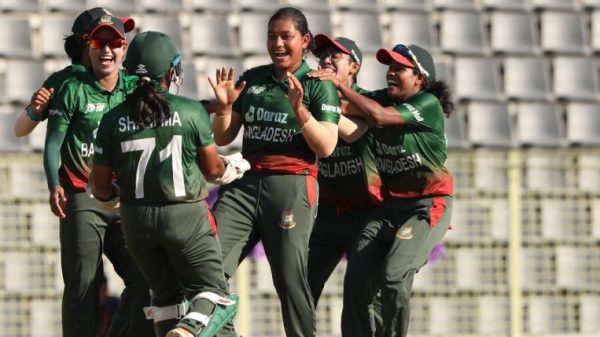 মালয়েশিয়াকে ৪১ রানে গুঁড়িয়ে দিল বাংলাদেশের মেয়েরা