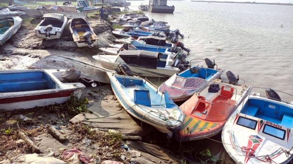 ব‌রিশাল-‌ভোলা রুটে লঞ্চ ও স্পিডবোট চলাচল বন্ধ
