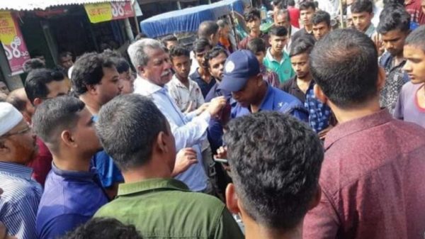 বাকেরগঞ্জে বিএনপির গণসংযোগে পুলিশের লাঠিচার্জ