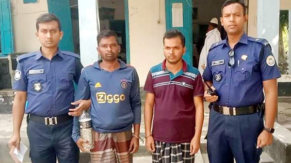 বরিশালে মা ও বাবাকে মারধরের অভিযোগে ২ ছেলে কারাগারে