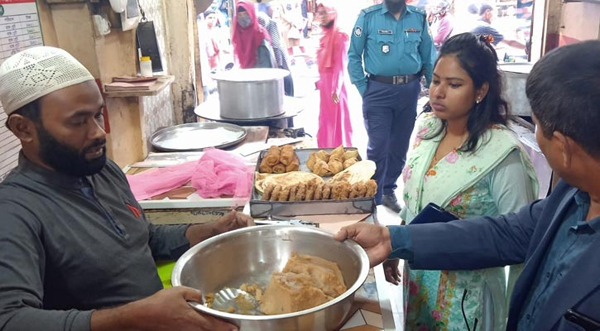বরিশালে তিন প্রতিষ্ঠানকে জরিমানা