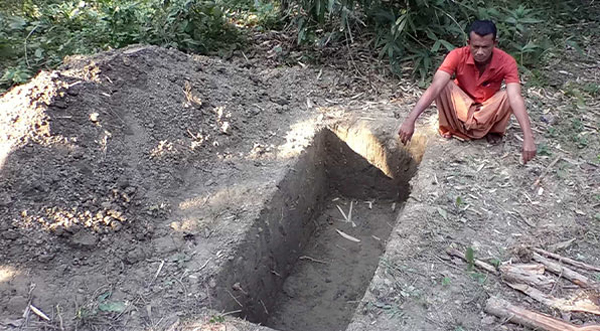 বরিশালে নিজের জন্য কবর খুঁড়ে সাবেক ইউপি সদস্য'র আত্মহত্যার হুমকি