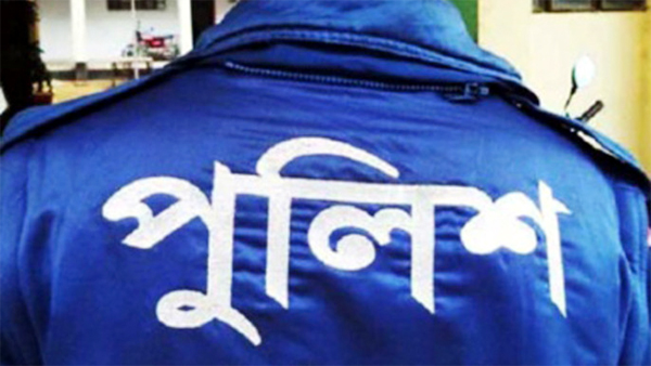 বরিশালে বাসচাপায় পা হারালেন পুলিশ সদস্য