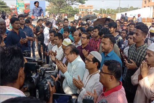 দুর্ঘটনায় নিহত ববি ছাত্রের গায়েবানা জানাজা ও বিক্ষোভ