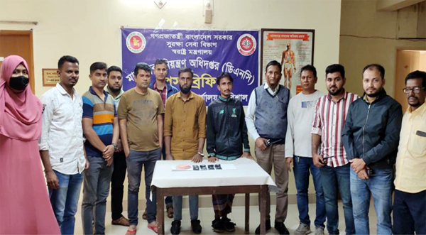 বরিশালে সাড়ে ৩ হাজার ইয়াবাসহ আটক ২