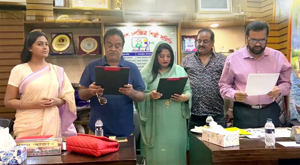 অবশেষে নিপুণকে সাধারণ সম্পাদক মেনে শপথ নিলেন মৌসুমী ও রাজ