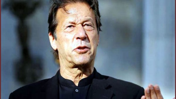 গুলিতে আহত পাকিস্তানের সাবেক প্রধানমন্ত্রী ইমরান খান