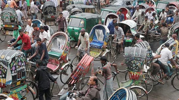 শব্দ দূষণে কানের সমস্যায় ৪২ শতাংশ রিকশাচালক