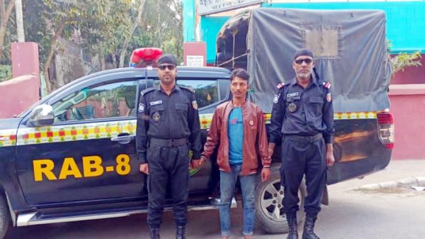 জিনের বাদশা : প্রতারক কালা হুজুর আটক