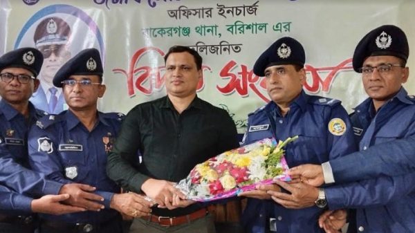 বাকেরগঞ্জ থানায় নবাগত ওসি মাকসুদুর রহমানের যোগদান