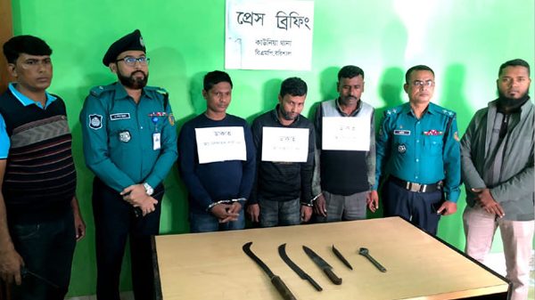 বরিশালে ৩ ডাকাত আটক