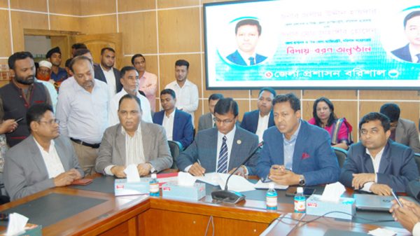 বরিশালে নতুন জেলা প্রশাসক জাহাঙ্গীর হোসেনের যোগদান