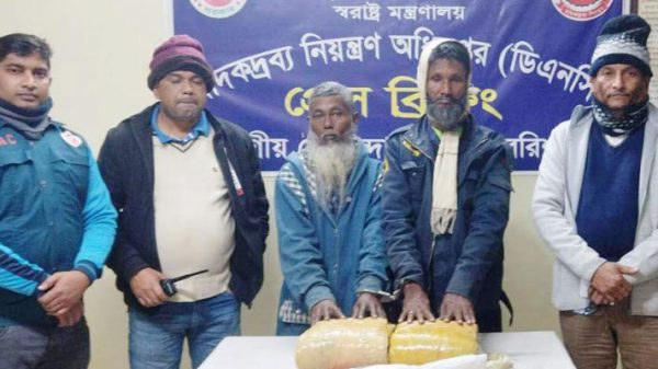 বরিশালে যাত্রীবাহী বাসে গাঁজাসহ গ্রেফতার ২