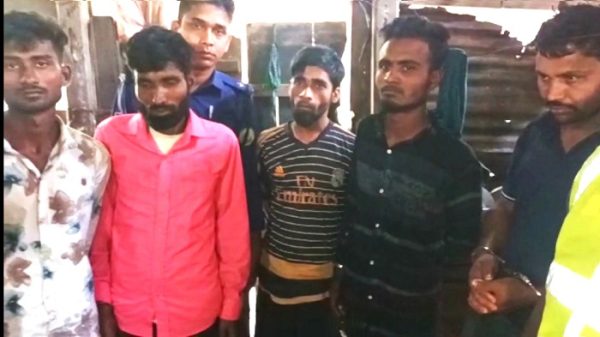 স্বরূপকাঠিতে ডাকাতির প্রস্তুতিকালে গ্রেপ্তার ৫