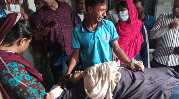 বরিশাল : ছাদ থেকে ফেলে কিশোরী বধূকে হত্যাচেষ্টা!