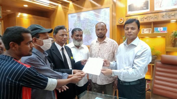 ঈদের পূর্বে শ্রমিকদের বকেয়া বেতন, বোনাস প্রদান এবং যানবাহনের ভাড়া কমানোর দাবিতে স্মারকলিপি