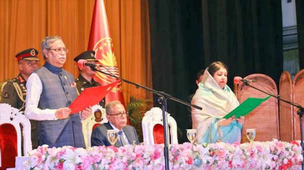 বাংলাদেশের রাষ্ট্রপতি হিসেবে শপথ নিলেন মো. সাহাবুদ্দিন