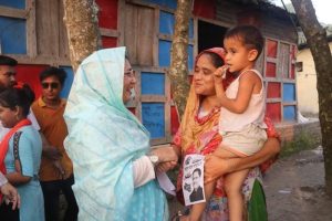 বরিশাল সিটি : ভোটের মাঠে জনপ্রিয়তায় শীর্ষে খোকন সেরনিয়াবাত