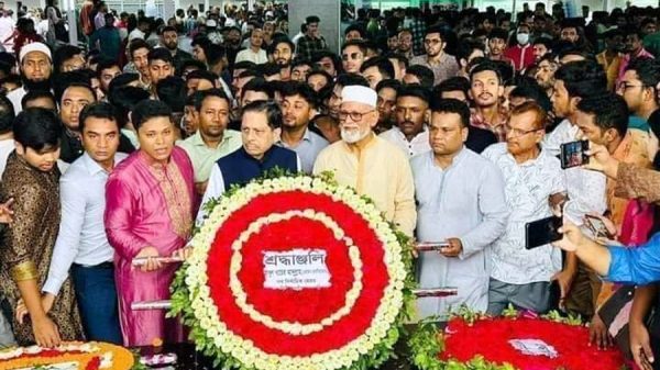 জাতির জনকের প্রতিকৃতিতে বিসিসির নবনির্বাচিত মেয়র খোকন সেরনিয়াবাতের শ্রদ্ধা