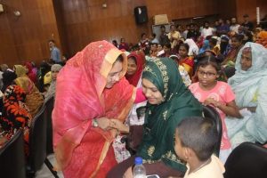 বরিশাল সিটি : ভোটের মাঠে জনপ্রিয়তায় শীর্ষে খোকন সেরনিয়াবাত