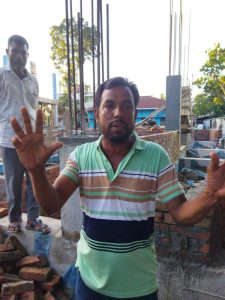 বরিশালে কারারক্ষী শহিদুল ইসলাম কর্তৃক রাস্তা দখল করে ভবন নির্মাণের প্রতিবাদে মানববন্ধন, বিচার দাবি