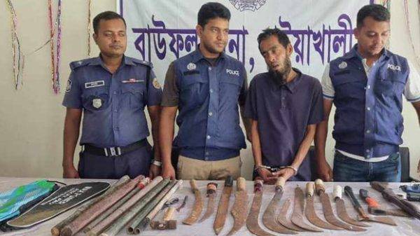 বাউফলের কেশবপুর ইউপি চেয়ারম্যান পিকুর একান্ত সহকারি বিপুলসংখ্যক আগ্নেয়াস্ত্রসহ আটক