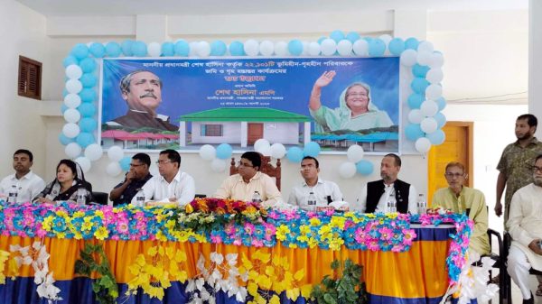 বাউফলে ভূমিহীন ও গৃহহীন পরিবারকে ২১৭টি ঘর প্রদান কার্যক্রমের উদ্বোধন