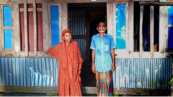 স্বরূপকাঠিতে সরকার থেকে পাওয়া ঘর ভাংচুর