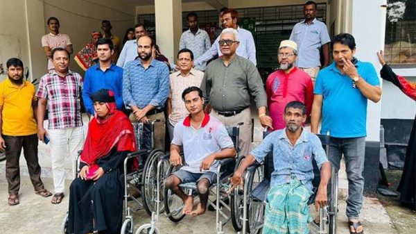 বানারীপাড়ায় উপজেলা মৎস্য বিভাগের উপকরণ এবং সমাজ সেবা কার্যালয়ের হুইল চেয়ার বিতরণ