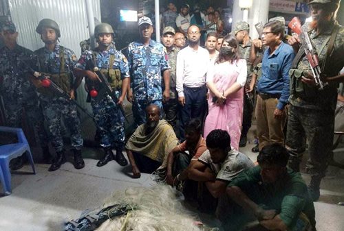 মেহেন্দীগঞ্জে কোস্ট গার্ডের অভিযানে ৪৪,৭০০ হাজার মিটার অবৈধ জাল, ১৬ টি নৌকাসহ ৬ জেলে আটক