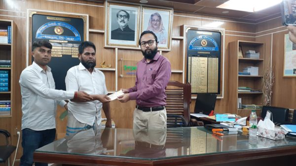 স্বরূপকাঠিতে অগ্নিকাণ্ডে ক্ষতিগ্রস্ত ২১টি পরিবারকে সহায়তা প্রদান