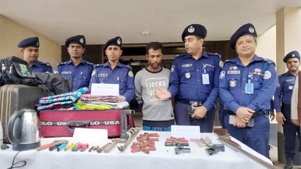 পটুয়াখালীতে চুরি হওয়া গুলিসহ ২টি আগ্নেয়াস্ত্র উদ্ধার, গ্রেপ্তার ১