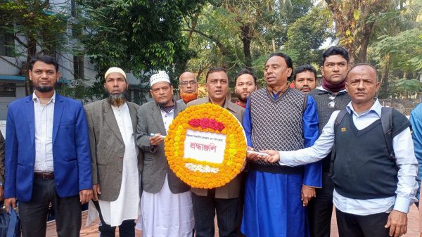 মহান বিজয় দিবসে শহীদদের প্রতি বরিশাল বিভাগীয় প্রেসক্লাবের শ্রদ্ধা