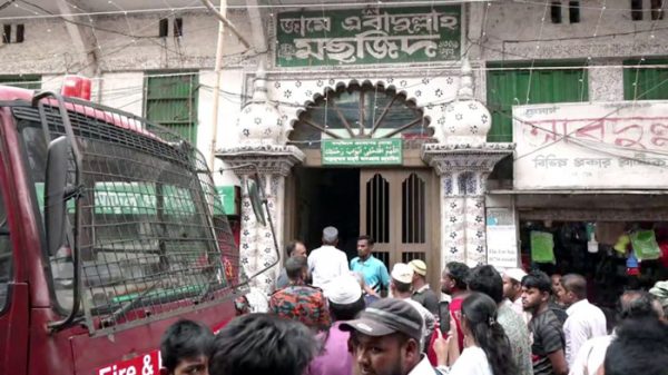 বরিশালে নামাজ চলাকালীন মসজিদে অগ্নিকাণ্ড