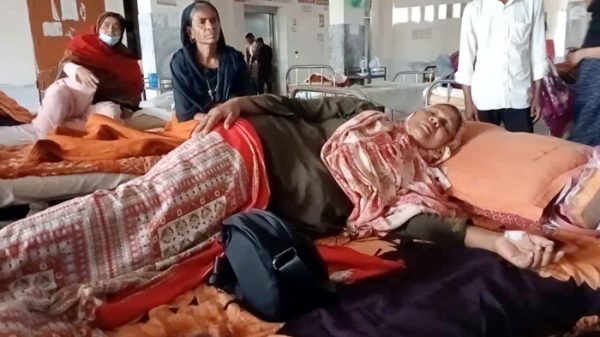 বাবুগঞ্জের চাঁদপাশায় ম্যানেজিং কমিটির সদস্য কর্তৃক প্রধান শিক্ষিকাকে পিটিয়ে জখম