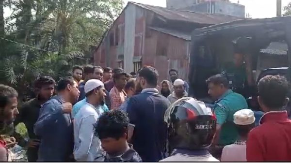 বরিশালে কারারক্ষী কর্তৃক যুবককে মারধর করে উল্টো হেনস্থা