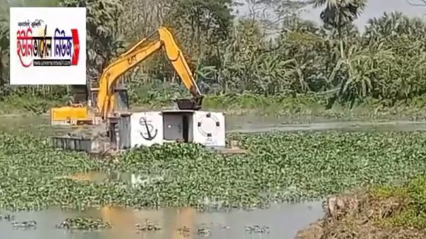 বরিশালে খালপাড় ও ফসলি জমির মাটি কেটে নদীতে পরিণত