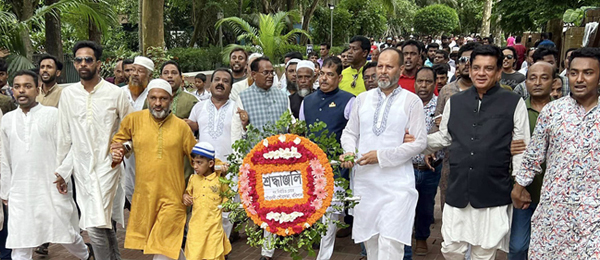 বঙ্গবন্ধুর সমাধিতে গৌরনদীর নব নির্বাচিত দুই জনপ্রতিনিধির শ্রদ্ধা নিবেদন