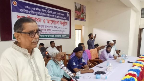 উজিরপুরে কৃষি প্রযুক্তি মেলার উদ্বোধন করেন রাশেদ খান মে