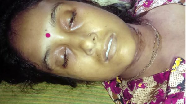 আগৈলঝাড়ায় পরকীয়ার বলি দুই সন্তানের জননী!