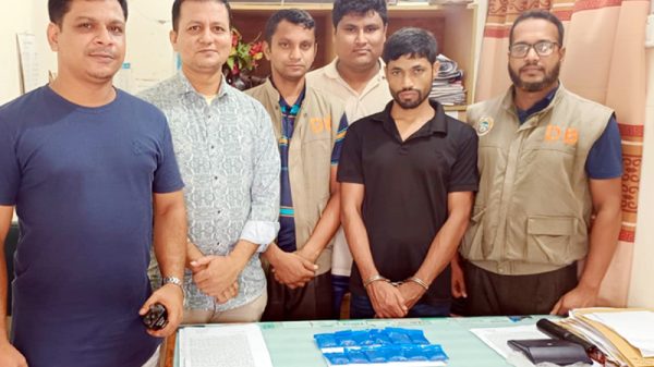 বরিশালে বিপুল পরিমাণ ইয়াবাসহ বিক্রেতা গ্রেপ্তার