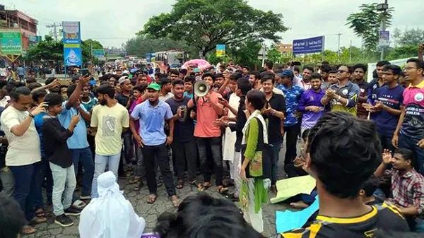 কোটা বাতিলের দাবিতে ববি শিক্ষার্থীদের মহাসড়ক অবরোধ