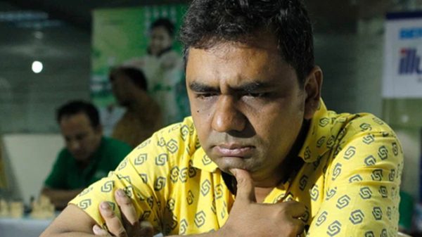 খেলতে খেলতেই মৃত্যুর কোলে ঢলে পড়লেন গ্র্যান্ডমাস্টার জিয়া