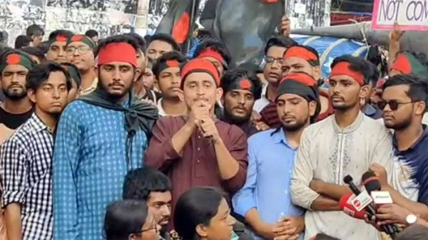 রাষ্ট্রপতিকে শিক্ষার্থীদের স্মারকলিপি, দাবি আদায়ে ২৪ ঘণ্টার আলটিমেটাম