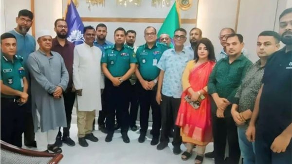 বরিশালে পুলিশ কমিশনারের সাথে বিএনপির মতবিনিময়