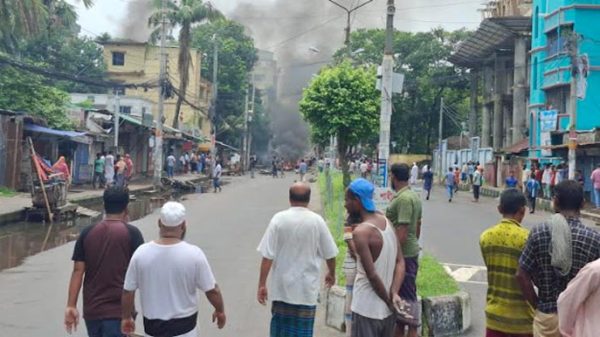 পানিসম্পদ প্রতিমন্ত্রীর বাসায় হামলা, ২০ মোটরসাইকেলে আগুন